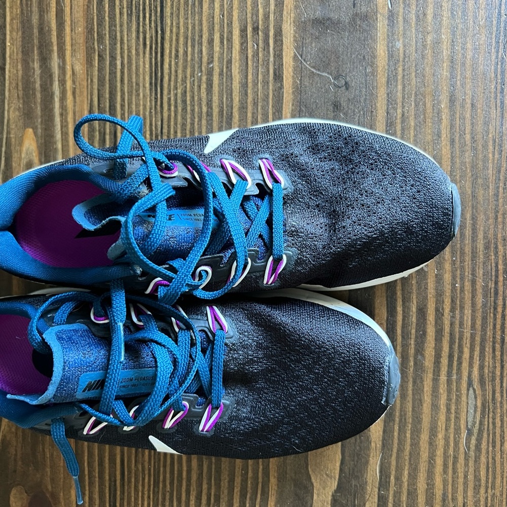 Woman’s Black Pegasus Tennis Shoe